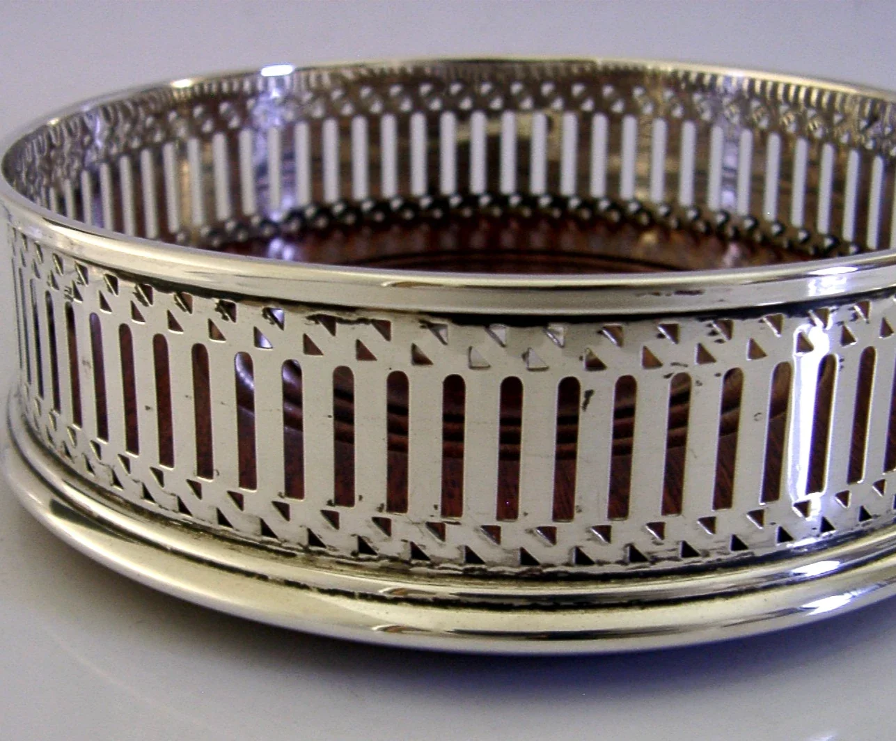 MINT LARGE STERLING SILVER CAMPAGNE WINE BOTTLE COASTER 2000 BARWARE 152g