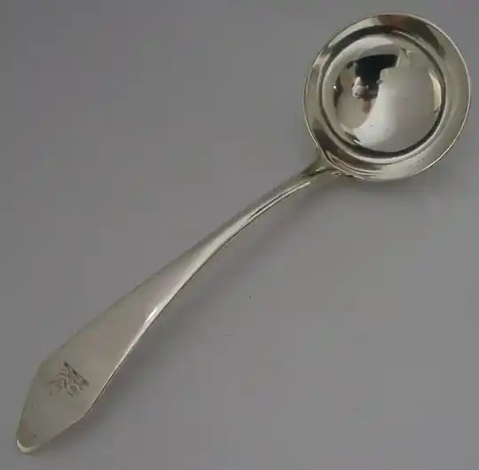 QUALITY ENGLISH STERLING SILVER URQUHART FAMILY CRESTED LADLE 1903 ANTIQUE 73g