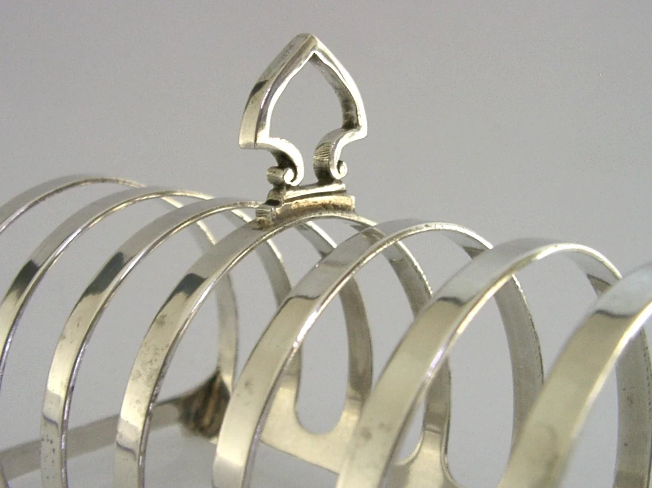 STYLISH ENGLISH SOLID STERLING SILVER SIX SLICE TOAST RACK 1960 STYLISH 108g