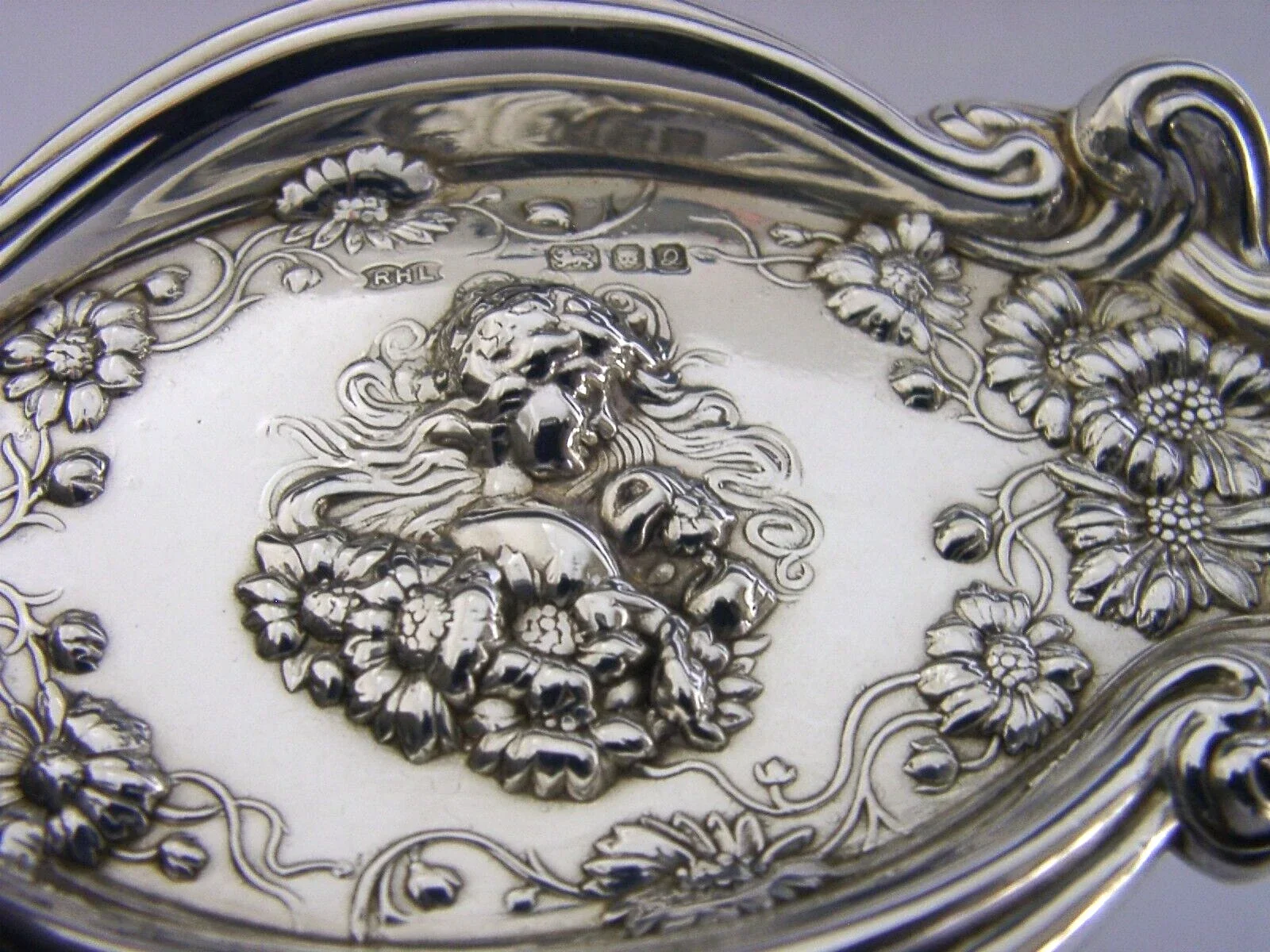 BEAUTITFUL ART NOUVEAU STYLE SOLID STERLING SILVER MAIDEN PIN DISH 1990 4.5inch