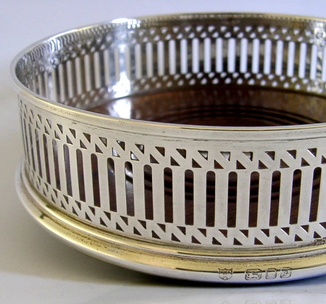 ENGLISH STERLING SILVER CHAMPAGNE WINE BOTTLE COASTER 1989 BARWARE 124g
