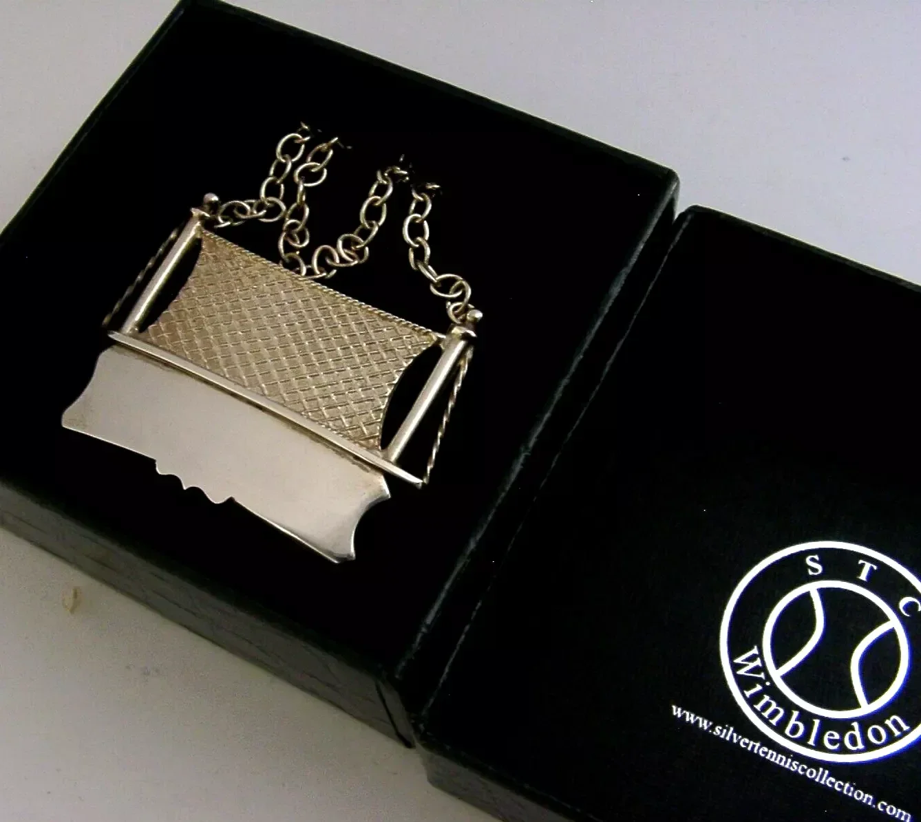 WIMBLEDON NOVELTY TENNIS BOTTLE DECANTER WINE LABEL BARWARE 2003 BOXED MINT