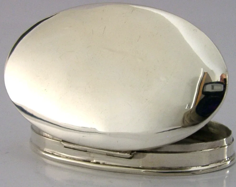 QUALITY ENGLISH SOLID STERLING SILVER GOOD SIZED BOX 2000 2.75 inch
