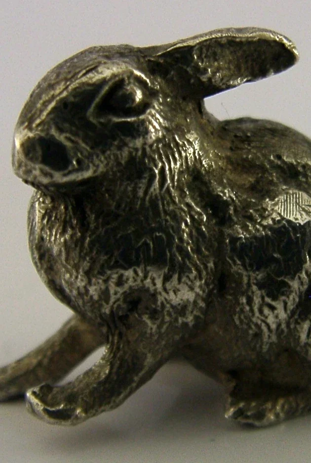ENGLISH STERLING SILVER HARE BUNNY RABBIT ANIMAL FIGURE CHESTER 1922 ANTIQUE