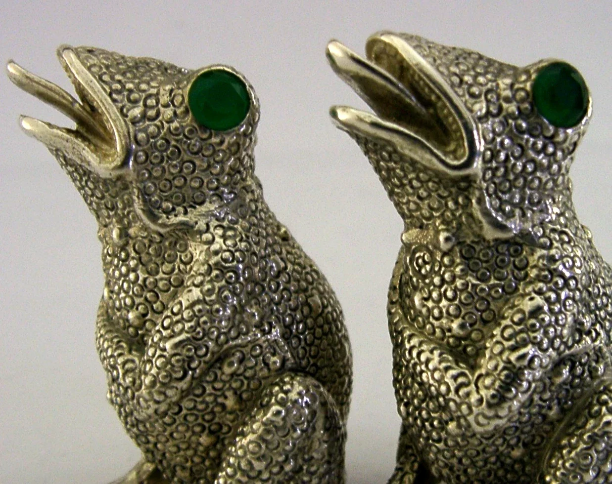 SUPERB SOLID SILVER FROG SALT & PEPPER POTS CRUET SET c1990 NOVELTY 118g