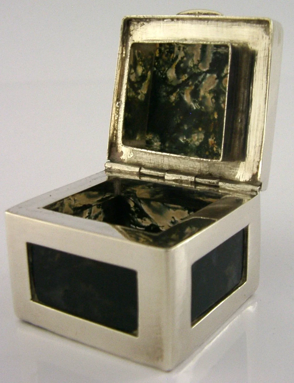 STUNNING INDIAN SOLID SILVER MOSS AGATE BOX c1920 ANTIQUE 78g