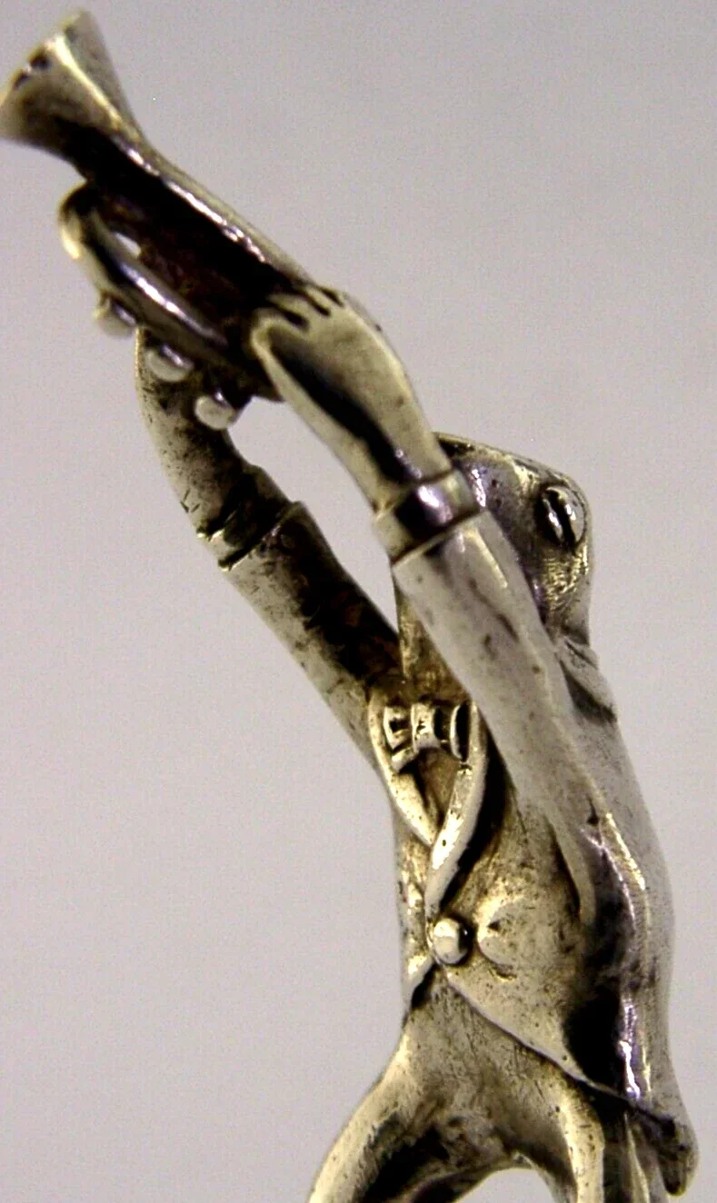 SOLID STERLING SILVER ANIMAL FROG TRUMPET PLAYER MENU HOLDER LONDON 1995