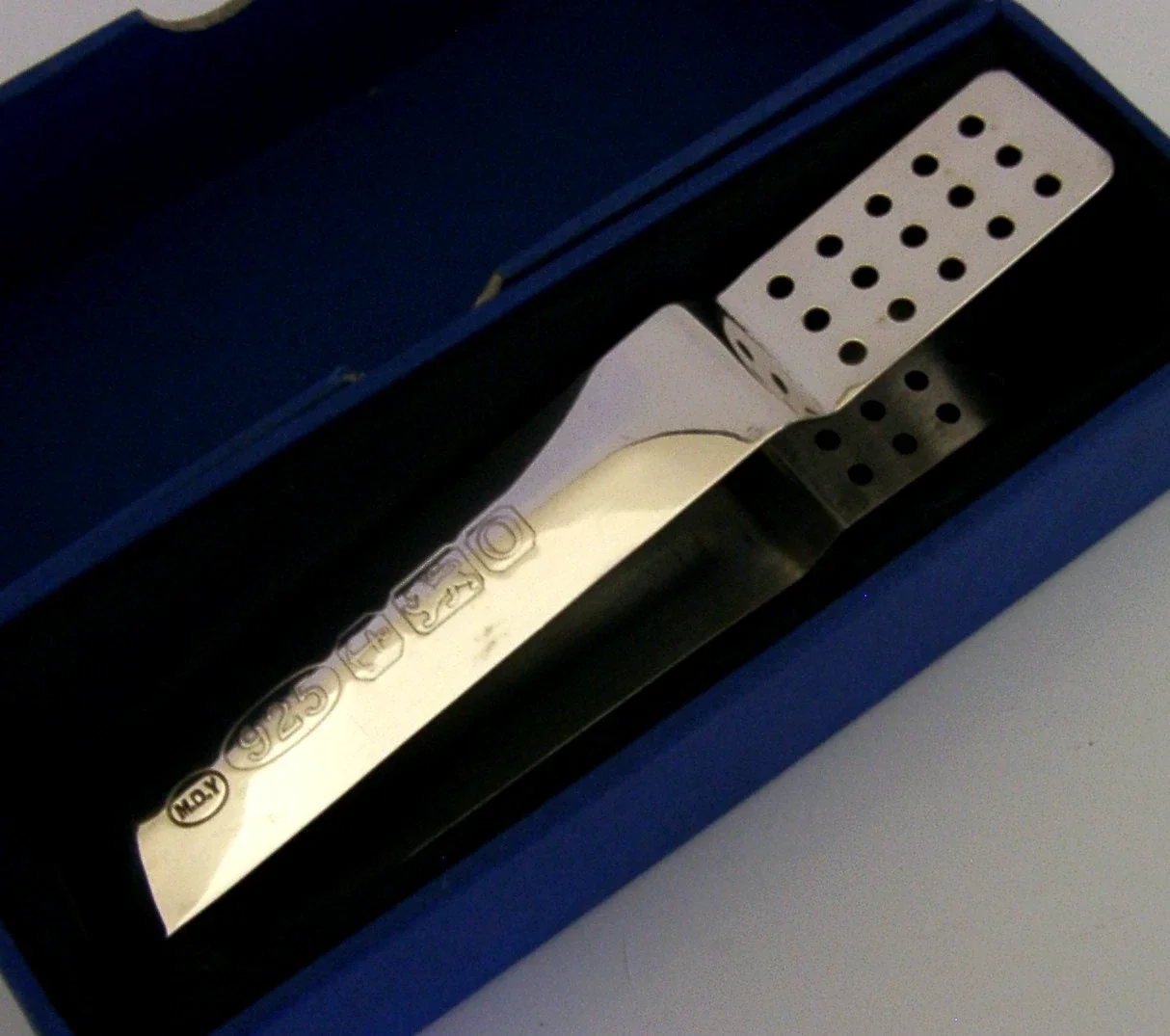ENGLISH STERLING SILVER TEA BAG SQUEEZING TONGS 2013 BOXED MD YATES & SONS 38g