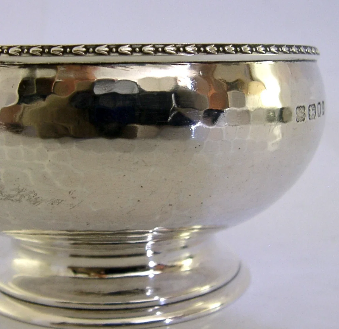 RARE ARTS & CRAFTS 116g STERLING SILVER STUNNING PLANISHED HAMMERED BOWL 1936