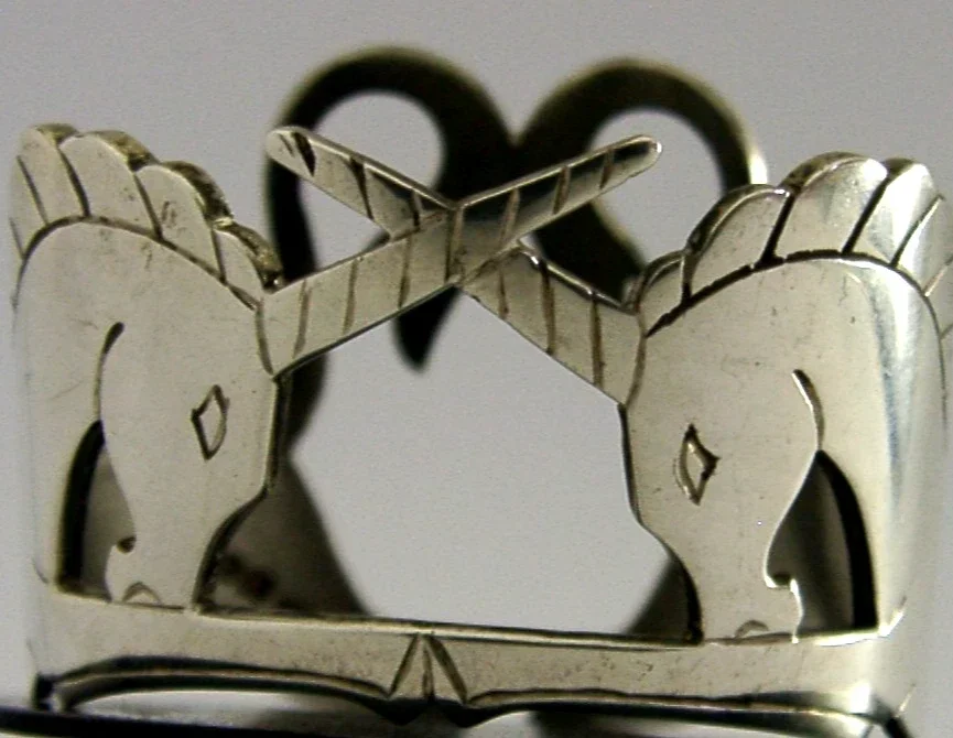 BEAUTIFUL ENGLISH SOLID STERLING SILVER UNICORNS NAPKIN RING 1982 ANIMAL