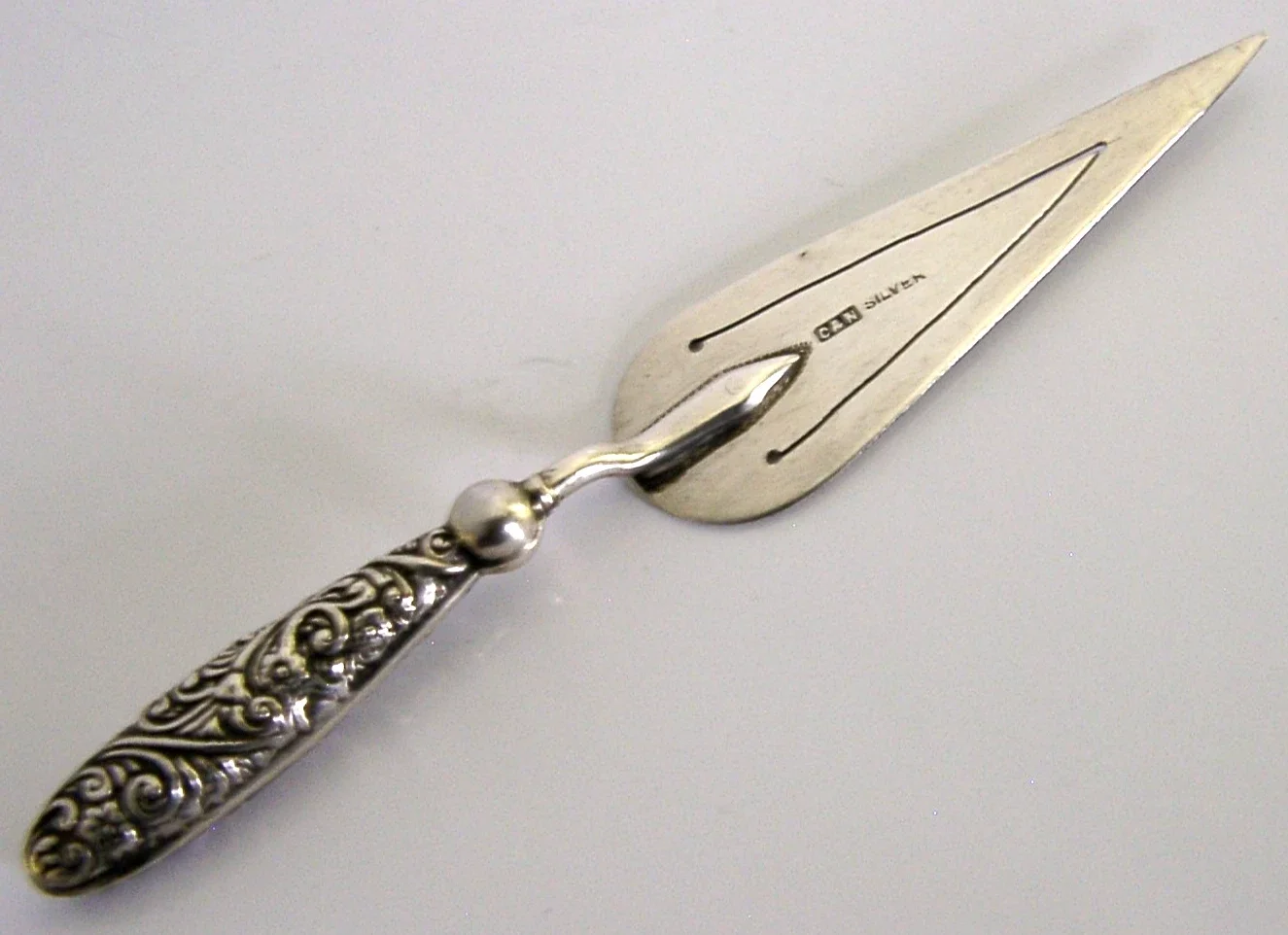 ENGLISH ANTIQUE STERLING SILVER BOOKMARK PAGE MAKER c1910