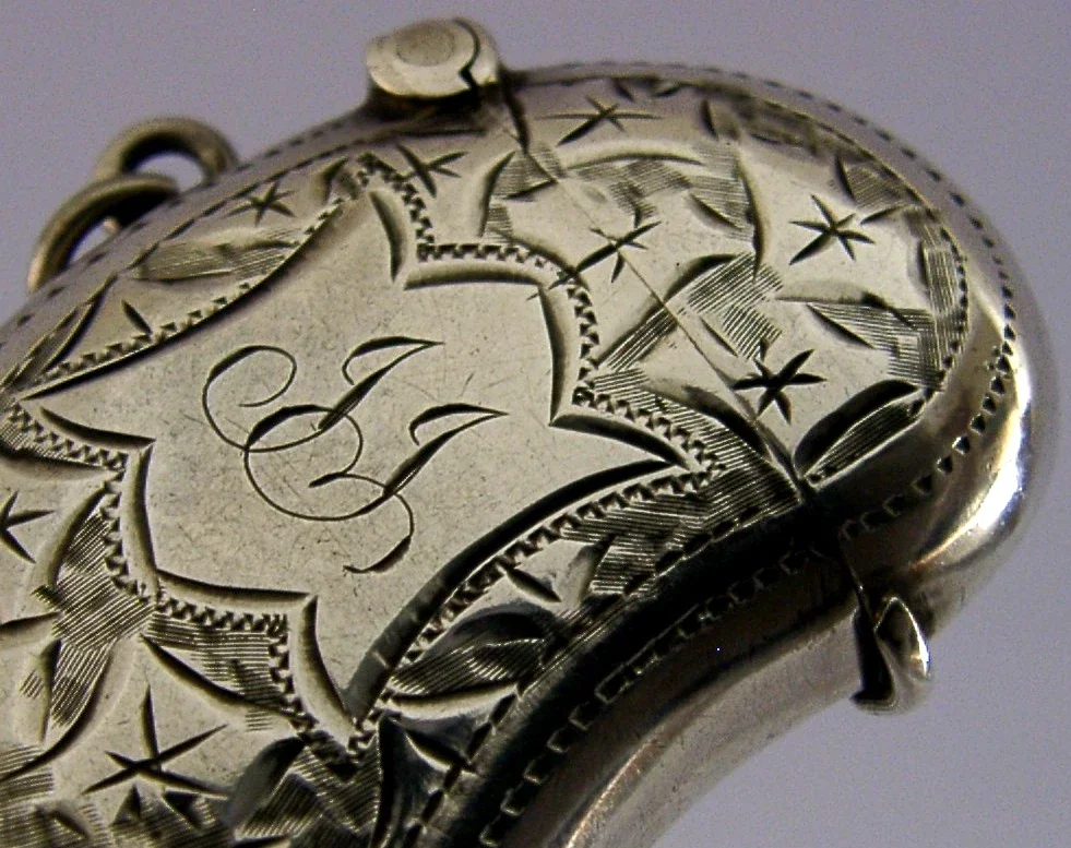 UNUSUAL KIDNEY SHAPED ENGLISH STERLING SILVER VESTA MATCH CASE 1905 ANTIQUE