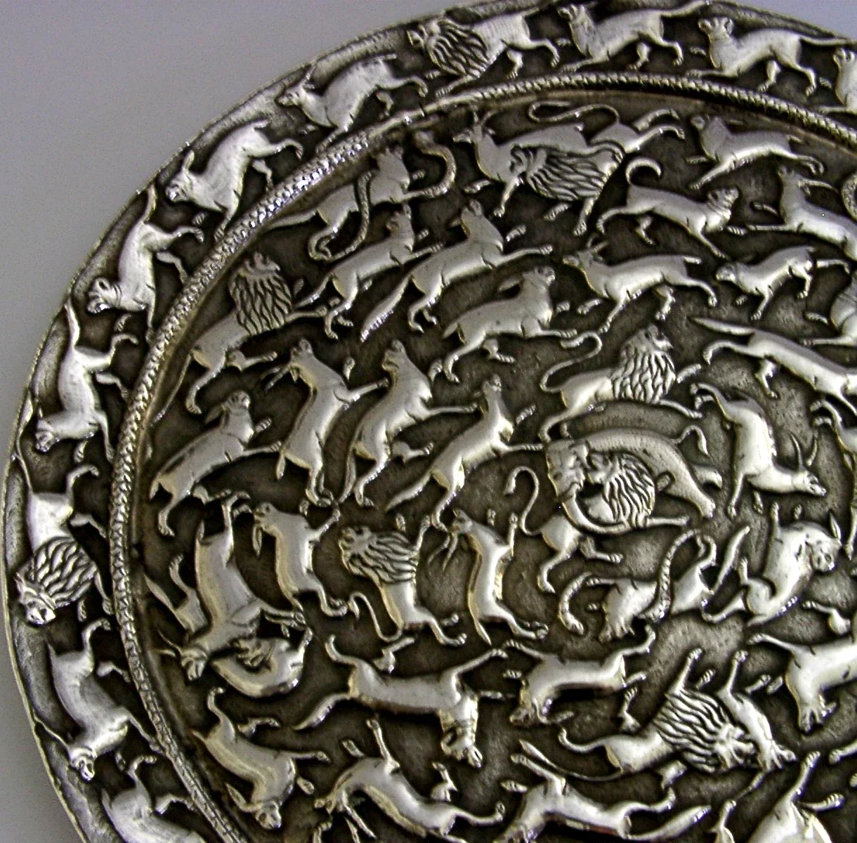 330g CEYLON SRI LANKA SOLID SILVER WILD ANIMALS TRAY SALVER c1920 ANTIQUE
