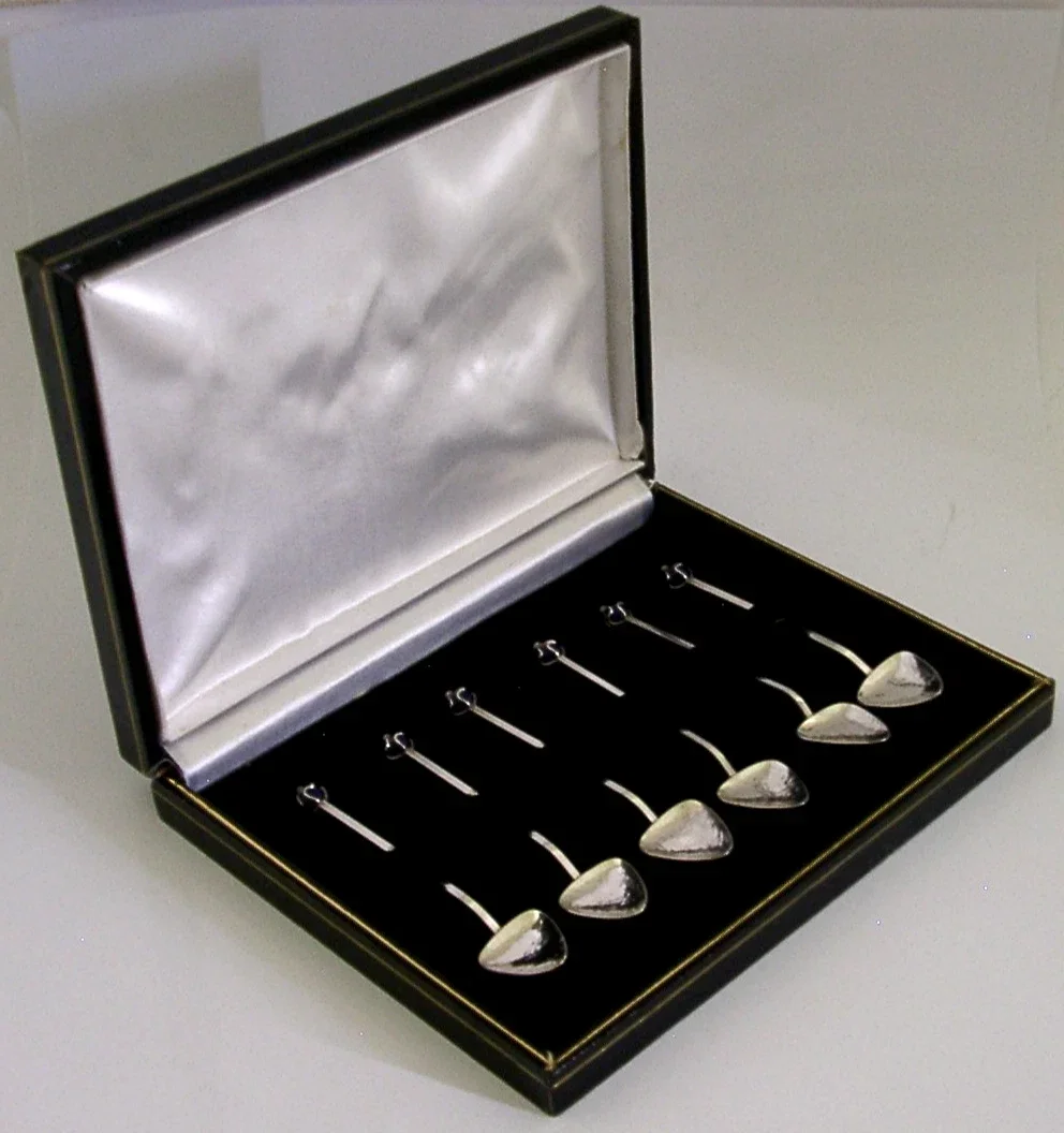 SIX CASED AUSTRLIAN HOBART DESIGNER STERLING SILVER SPOONS c1980 HAND MADE