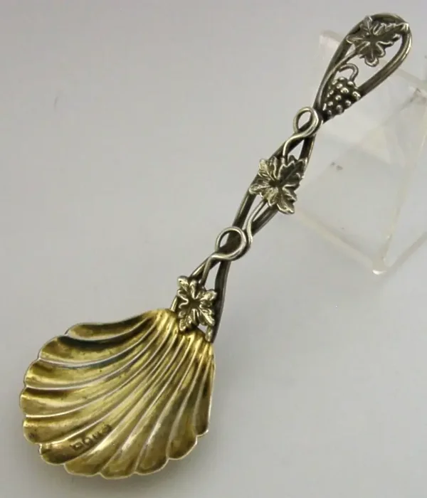 RARE ENGLISH VICTORIAN STERLING SILVER GRAPE VINE CADDY SPOON 1854 ANTIQUE