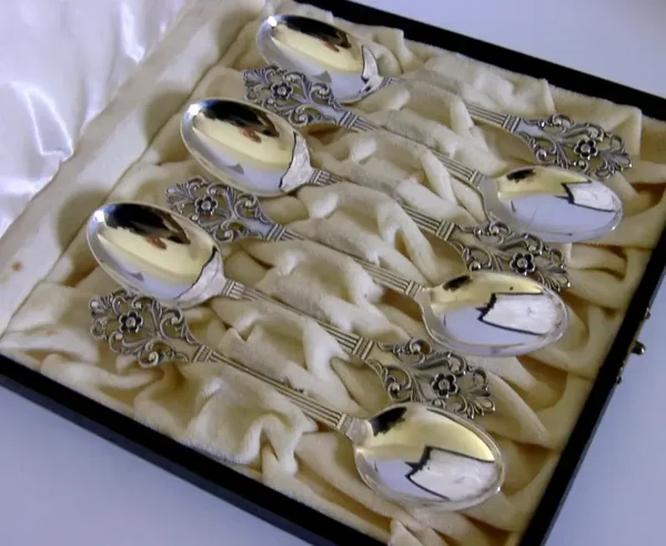 CASED VIKING ROSE 830S SOLID SILVER SPOONS NORWEGIAN c1960 59g