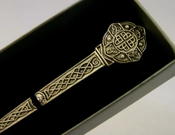 BOXED SOLID STERLING SILVER LINDISFARNE LETTER OPENER 1973 CELTIC