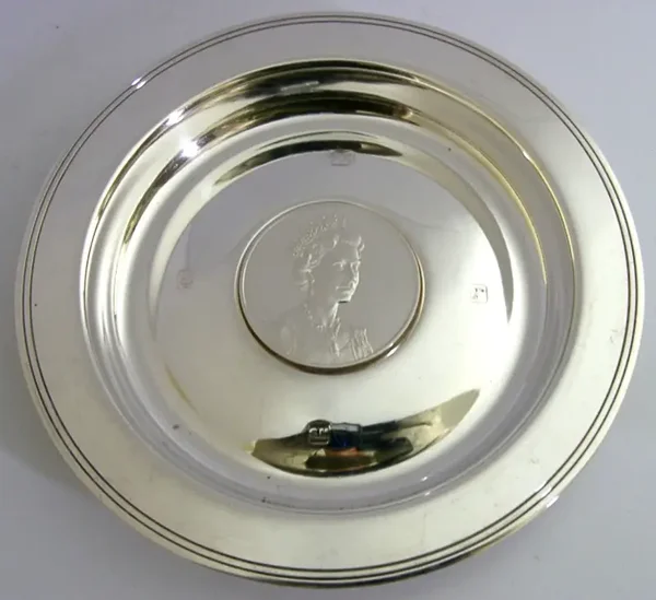 HEAVY 126g ENGLISH STERLING SILVER QUEEN ELIZABETH II DISH 1972 ROYALTY LIMITED