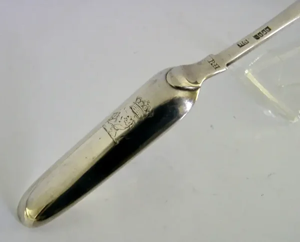 RARE IRISH STERLING SILVER BARONS FAMILY CRESTED MARROW SCOOP 1814 ANTIQUE