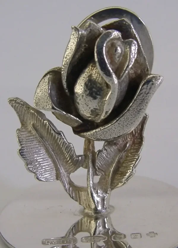 VERY PRETTY ENGLISH STERLING SILVER ROSE MENU HOLDER 2000 NOVELTY