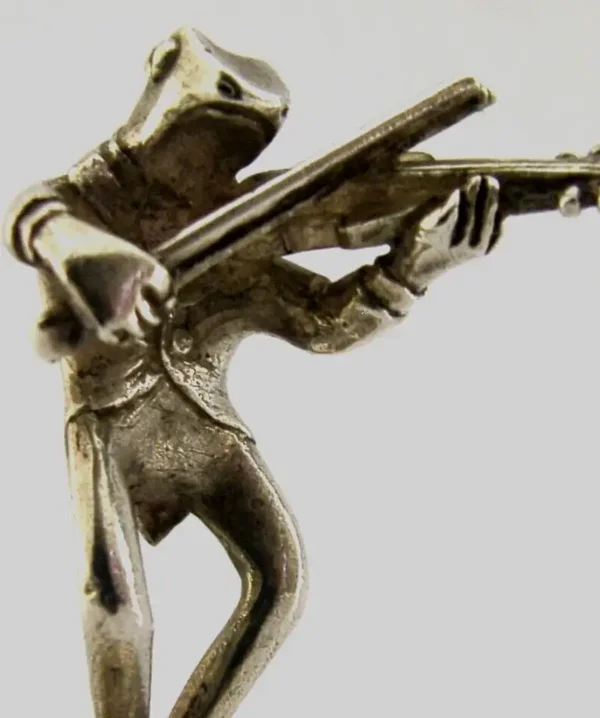 STERLING SILVER FROG PLAYING VIOLIN MENU HOLDER LONDON 1996 ENGLISH