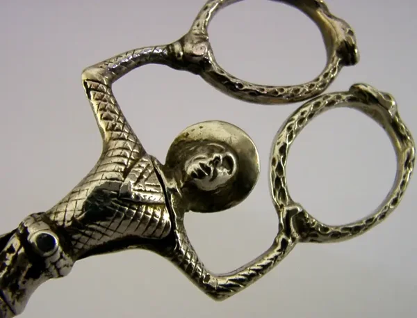 CHESTER STERLING SILVER HARLEQUIN JESTER SUGAR TONGS NIPS CHESTER 1902