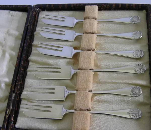 SIX CASED STERLING SILVER CAKE PASTRY FORKS 1932 ANTIQUE ENGLISH