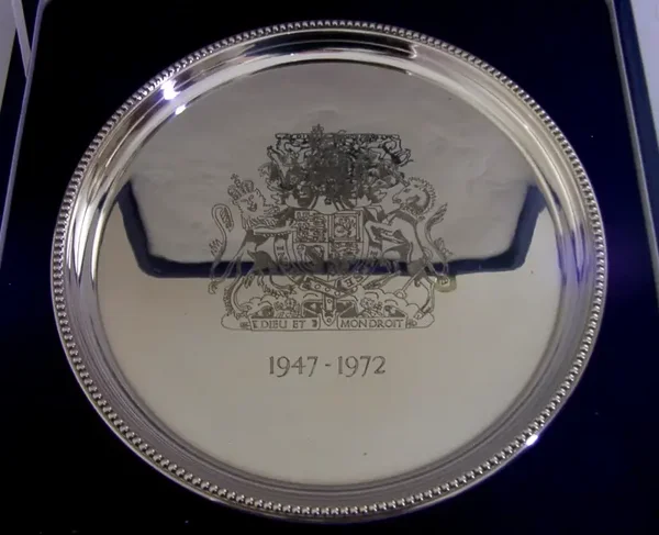 CASED 302g STERLING SILVER ROYALTY SILVER WEDDING ANNIVERSARY TRAY 1972 MINT
