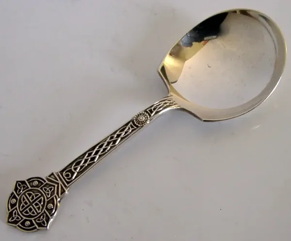 PRETTY LINDISFARNE CELTIC PATTERN STERLING SILVER CADDY SPOON 1971 ENGLISH