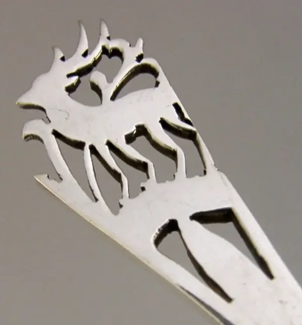 PRETTY SCOTTISH SOLID STERLING SILVER STAG BUTTER SPREADER 1946 ANTIQUE