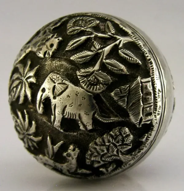 INDIAN SOLID SILVER BOX c1910 ANTIQUE
