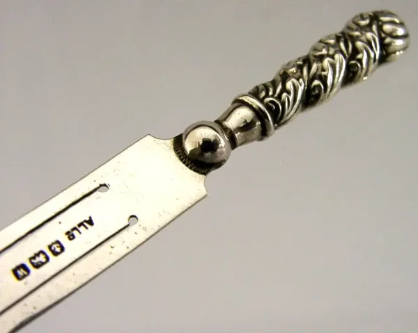 PRETTY ENGLISH ANTIQUE STERLING SILVER BOOKMARK PAGE MAKER 1921 DESK ITEMS