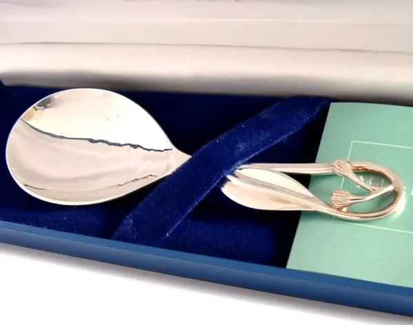 AUSTRLIAN CASED SOLID STERLING SILVER GUMNUT SPOON c1980 PETER GERTLER