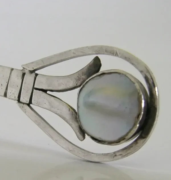 6.25 inch BEAUTIFUL ARTS & CRAFTS STERLING SILVER MOTHER of PEARL SPOON 1971