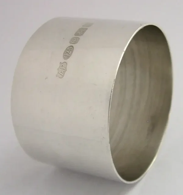 MINT ENGLISH SOLID STERLING SILVER NAPKIN RING 2008 STYLISH 31g