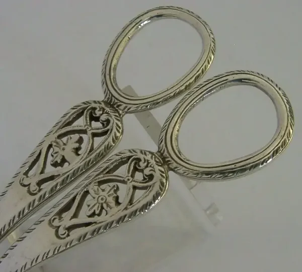 QUALITY SOLID STERLING SILVER GRAPE SHEARS LONDON 1972