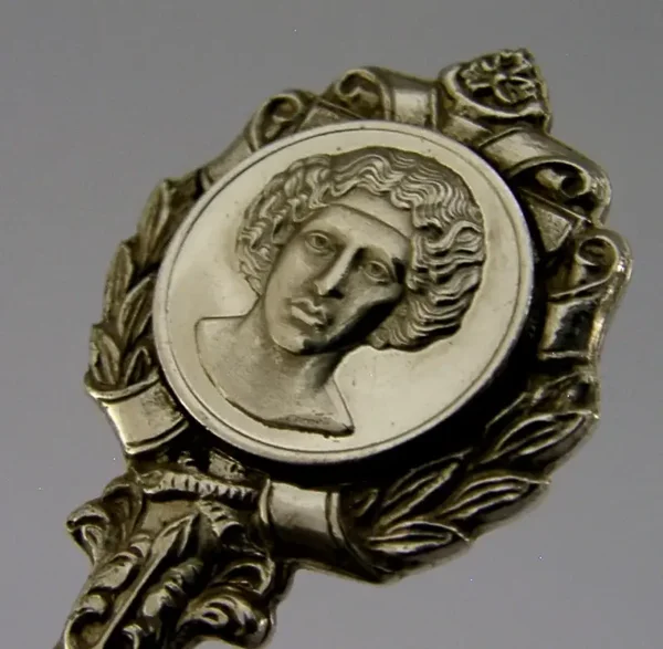 DIANA SOLID STERLING SILVER GREEK ROMAN GODDESS SPOON 1971 ENGLISH 22g