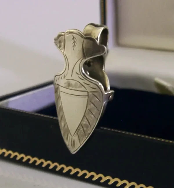 ENGLISH SOLID STERLING SILVER NAPKIN CLIP HOLDER 2001 CASED