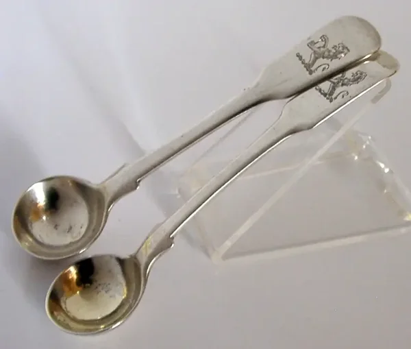 GEORGIAN ANTIQUE STERLING SILVER HOUND / HIND FAMILY CRESTED SALT SPOONS 1815