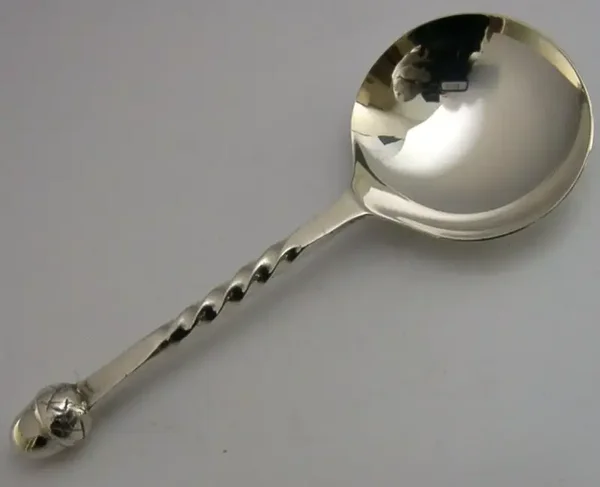 ENGLISH SOLID STERLING SILVER ACORN TEA CADDY SPOON 1987 NATIONAL TRUST