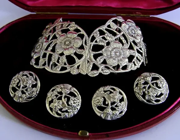 RARE ANTIQUE CASED FOUR STERLING SILVER BUTTONS & BELT BUCKLE ENGLISH ROSE 1902