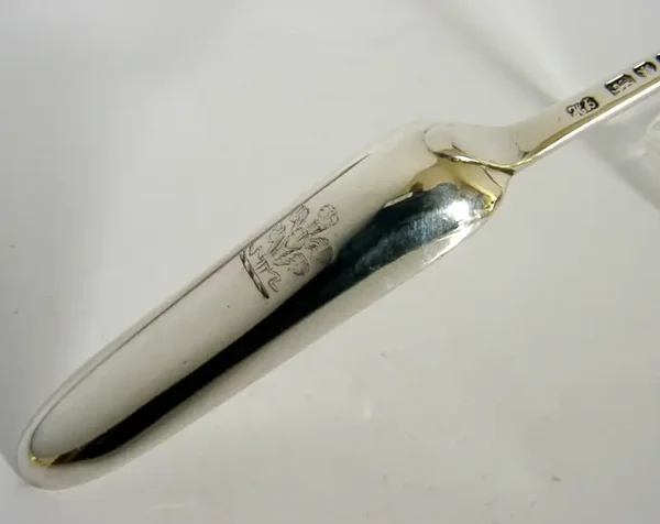 ANTIQUE HESTER BATEMAN STERLING SILVER FAMILY CRESTED MARROW SCOOP 1786