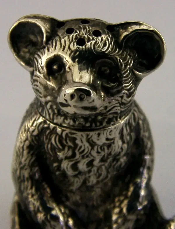 RARE ENGLISH EDWARDIAN STERLING SILVER TEDDY BEAR ANIMAL PEPPER POT 1909 ANTIQUE