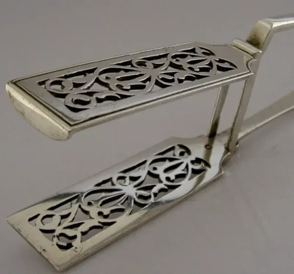 STERLING SILVER CRESTED ASPARAGUS SANDWICH VEG SERVING TONGS 1903 ANTIQUE 178g