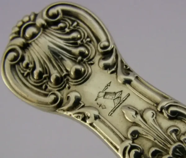 HEAVY 26g STERLING SILVER SALT SPOON ANTIQUE 1858 CRESTED KINGS PATTERN