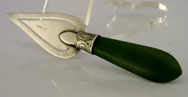 RARE ENGLISH STERLING SILVER NEW ZEALAND JADE TROWEL BOOKMARK PAGE MARKER c1900