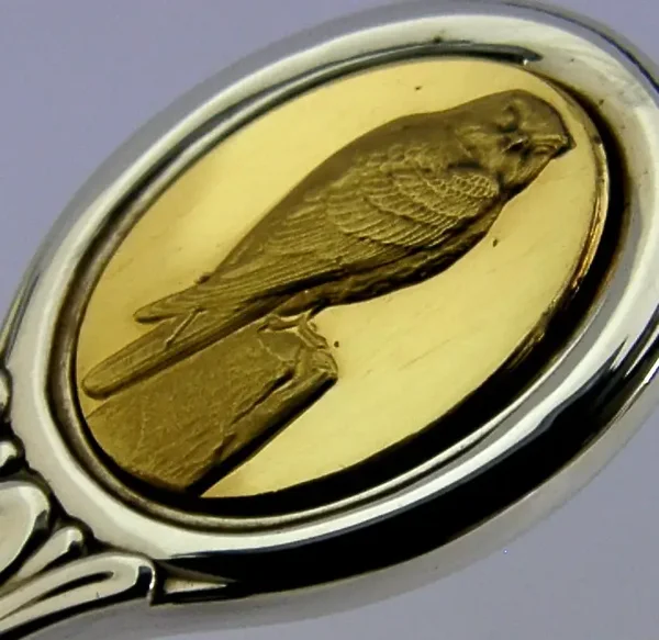 HEAVY 27g SOLID STERLING SILVER KESTREL SPOON LONDON 1975 BIRD ANIMAL