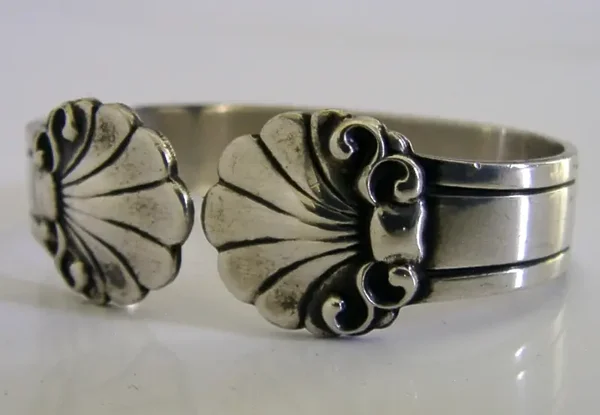 QUALITY NORWEGIAN 830 SOLID SILVER NAPKIN RING c1950.