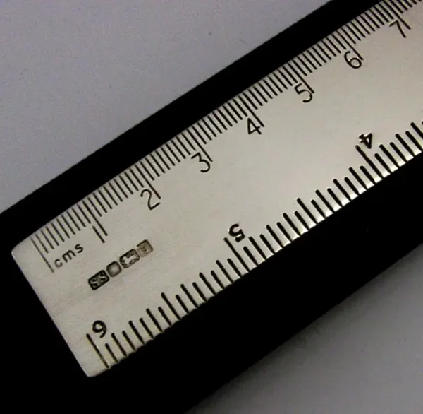 NOVELTY BOXED STERLING SILVER RULER DESK ITEM 40g 1998 ENGRAVED JB