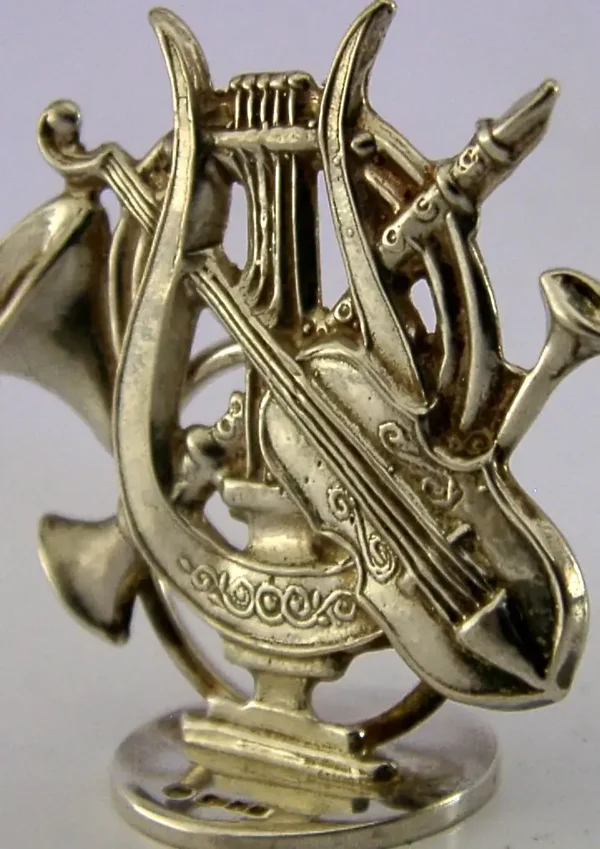 ENGLISH MUSICAL THEMED STERLING SILVER MENU HOLDER 1994 UNUSUAL NOVELTY